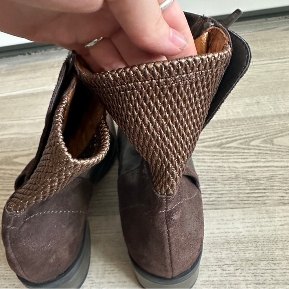 Sundance Brown Leather Ankle Boots - Picture 5 of 12